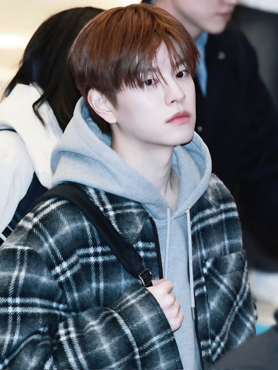 unknown__xuxi's tweet photo. 🫳🏻🐶

승민이 공항 사진 보고 싶어... https://t.co/diSNicpvyk