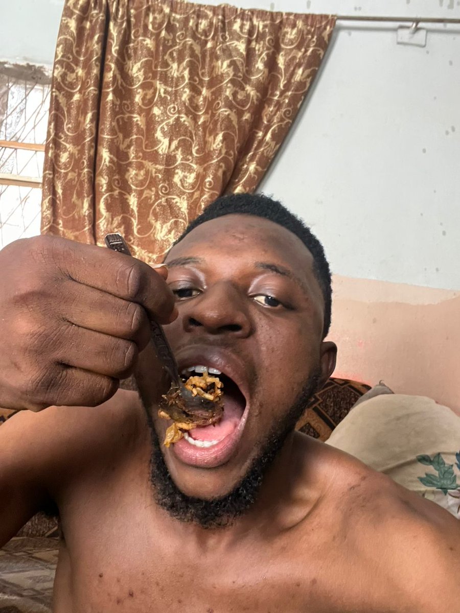 kollyfeelz's tweet photo. Modupe paid me a surprise visit this morning and brought  breakfast fast along. A mutual checking on another mutual 😊 https://t.co/bWrMlr8XEX