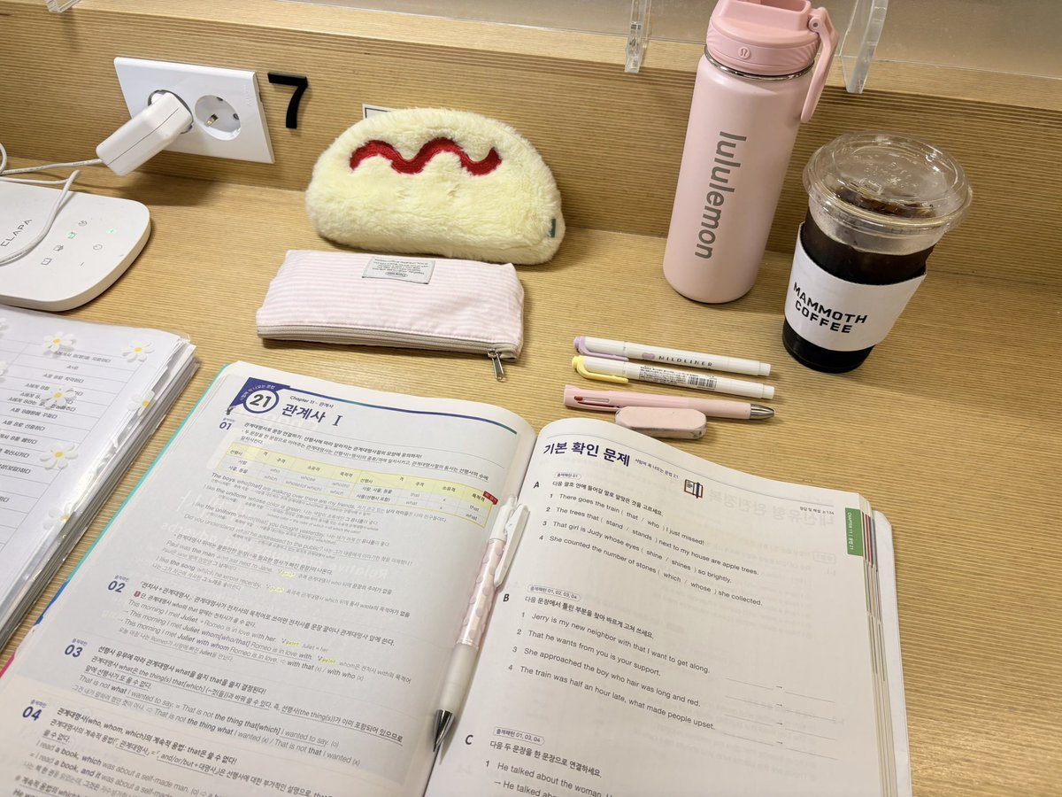 studypuding's tweet photo. #studytwt
학원전에 잠깐 공부중! https://t.co/jbTPkeM9p9