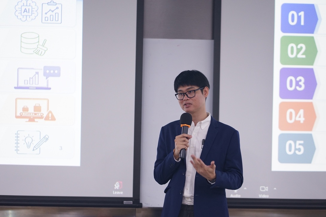 ftithailand's tweet photo. 📍FTI Academy เดินหน้าพัฒนาทักษะแห่งอนาคต ร่วม SIIT ถ่ายทอดองค์ความรู้ AI สู่ภาคอุตสาหกรรมไทย

เมื่อวันที่ 5 มิถุนายน 2569 สายงานพัฒนาทักษะบุคลากรภาคอุตสาหกรรม (FTI Academy) สภาอุตสาหกรรมแห่งประเทศไทย (ส.อ.ท.) ร่วมกับสถาบันเทคโนโลยีนานาชาติสิรินธร (SIIT) จัดพิธีเปิดการอบรมหลักสูตร “การประยุกต์ใช้ปัญญาประดิษฐ์เพื่อลดต้นทุนในอุตสาหกรรม (AI Application) รุ่นที่ 1” เพื่อส่งเสริมการนำเทคโนโลยีปัญญาประดิษฐ์ (AI) มาประยุกต์ใช้ในการเพิ่มประสิทธิภาพและลดต้นทุนในภาคอุตสาหกรรม โดยมีนายยุทธนา ศิลป์สรรค์วิชช์ กรรมการและเลขานุการสายงาน FTI Academy เป็นประธานกล่าวเปิดการอบรม ณ ห้องคอมพิวเตอร์ 301 สถาบันเทคโนโลยีนานาชาติสิรินธร ศูนย์รังสิต

อ่านต่อ คลิกที่  https://t.co/KSrsIvWkcO

-----

#สภาอุตสาหกรรมแห่งประเทศไทย #สภาอุตสาหกรรม #สอท
#FTI #ftithailand #ประธานสอท 
#5I