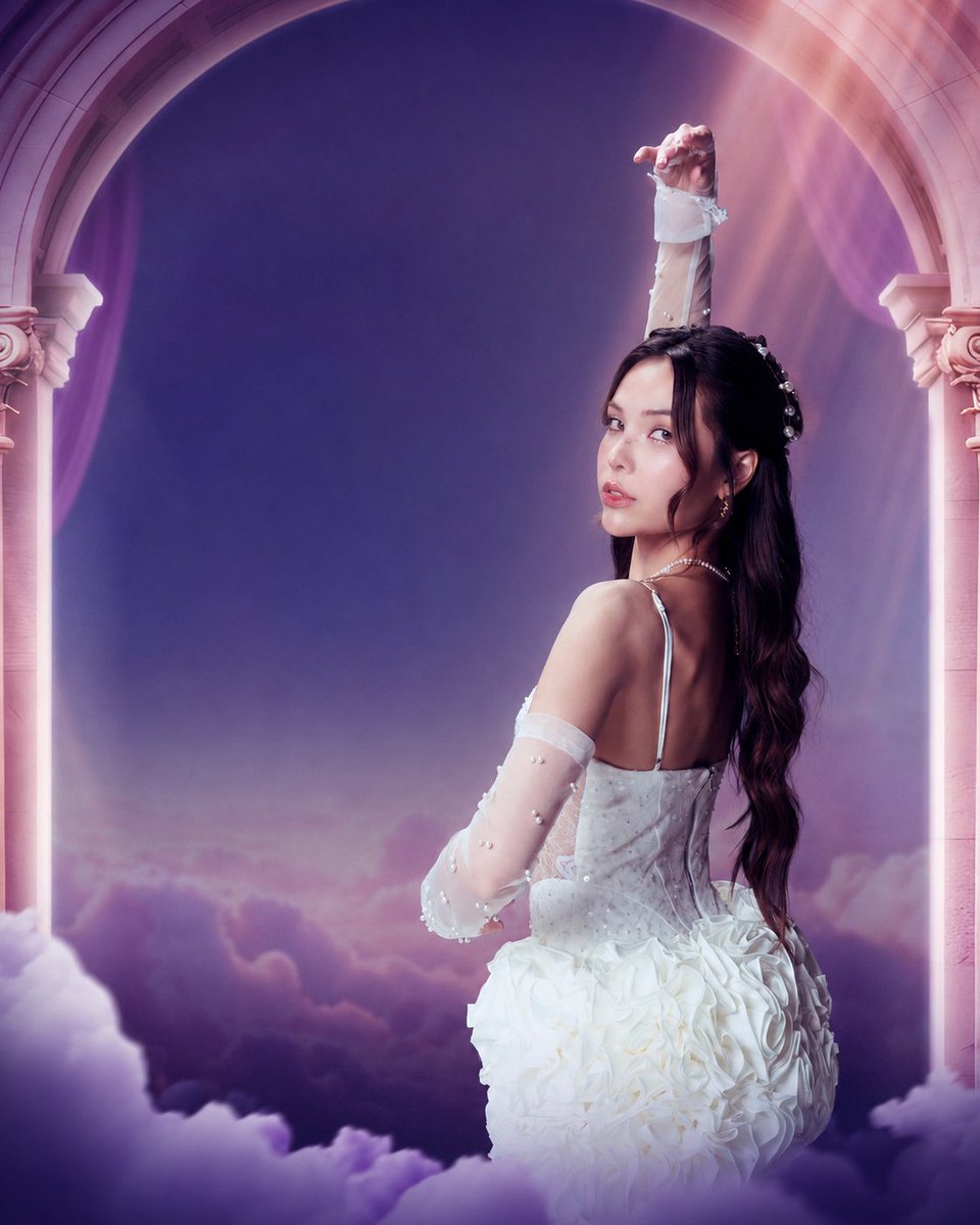 Sonyaimhere's tweet photo. OMG, Is this a photo of Sonya when she was in heaven? 😇✨
Sonya is absolutely stunning 
and elegant. 🐰🪽

#SonyaSaranphat  #ซอนญ่าศรัณย์ภัทร์ https://t.co/bzPjVM4zqU