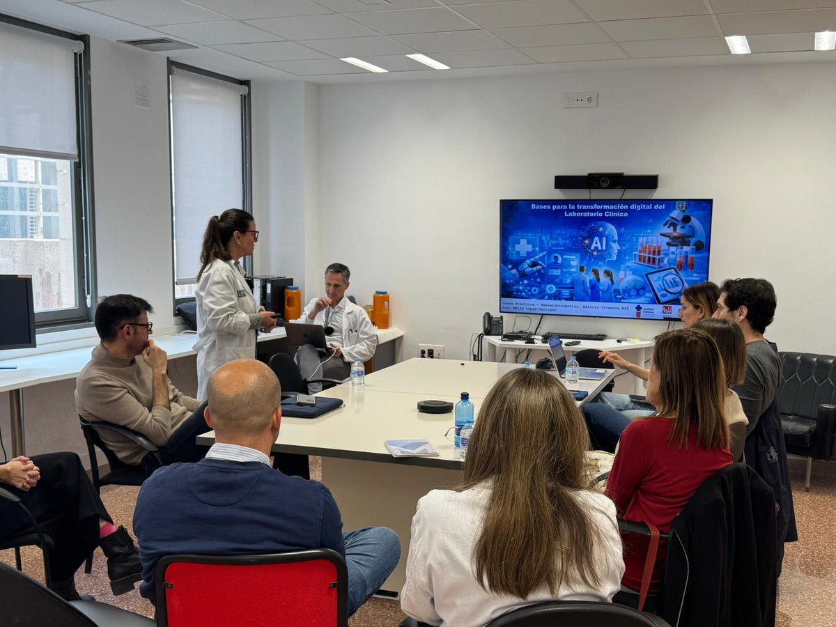 labclinsja's tweet photo. 🔬📷 Más de 80 profesionales de España y Portugal se han formado ya en la microcredencial sobre transformación digital del laboratorio clínico impulsada por el Hospital Sant Joan d’Alacant, la
@UniversidadMH y @Semedlab. Próxima jornada presencial: 12/06/2026 https://t.co/bYDdS4c0KP