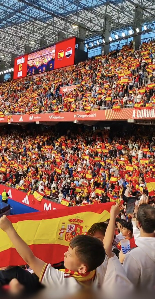 Whiteskull34's tweet photo. @Espball Coruña https://t.co/l6GDNr91Ob