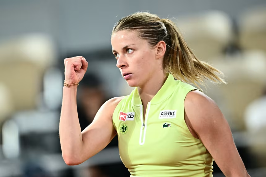 CNNFrancePR's tweet photo. Maja Chwalińska, joueuse polonaise méconnue, se qualifie pour la finale de Roland-Garros et poursuit son parcours de rêve https://t.co/Tm8JqzMiYg https://t.co/UknXP15vfI