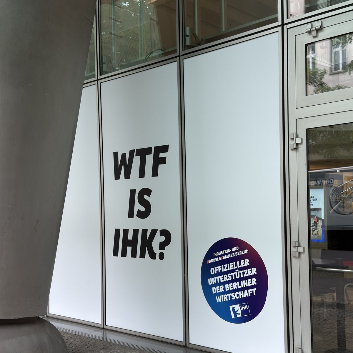 derhagemann's tweet photo. Ja, das fragen sich Unternehmen auch jedes Jahr, wenn die Rechnung kommt.

🤡 https://t.co/8gKlYUOMoh