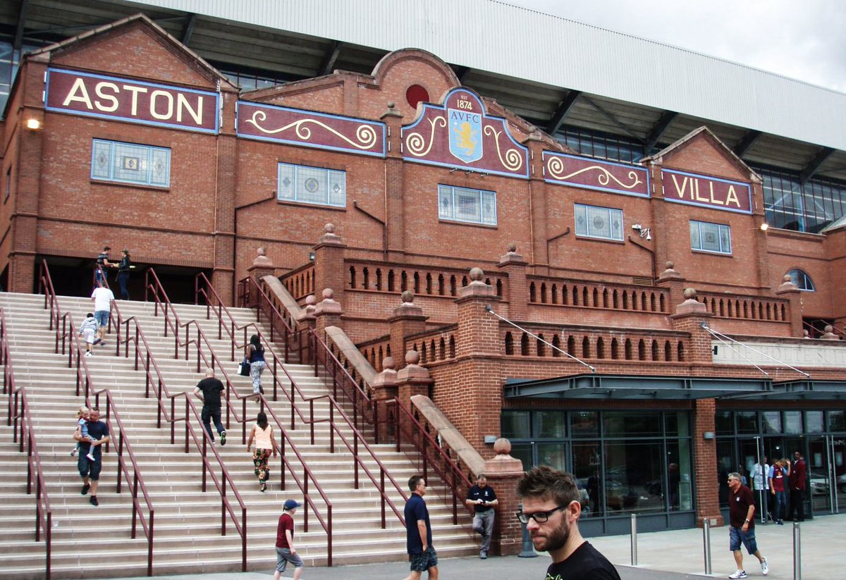 eflpublished's tweet photo. West Ham United are reportedly expected to sell Crysencio Summerville (24) this summer as they aim to raise £150M in funds 💷 Via | @RoshaneSport 

Europa League winners Aston Villa are reportedly interested in a move for the Dutch winger 🇳🇱 

#WHUFC | #AVFC https://t.co/sRzExrIPsN