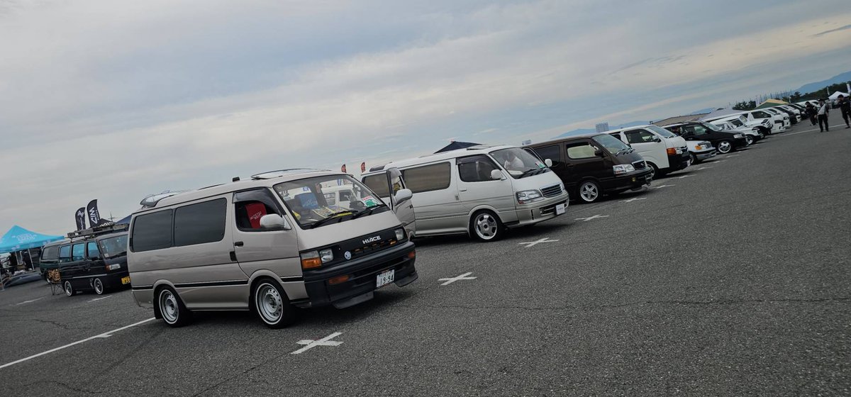 Ucchyace1994's tweet photo. SBM

＃SBM

#ハイエース
#ハイエースワゴン
#100系ハイエース

#90s
#平成

#ホワイトリボン
#白物タイヤ協会

#HIACE
#Series100HIACE
#HIACEWAGON
#SUPERCUSTOM 

次回の
#HIACESUNDAY　
#ハイエースサンデー

は
10月31日～11月1日
静岡　朝霧高原で
キャンプ場貸し切ってハイエースキャンプ🎵 https://t.co/wR2M4l1lDc