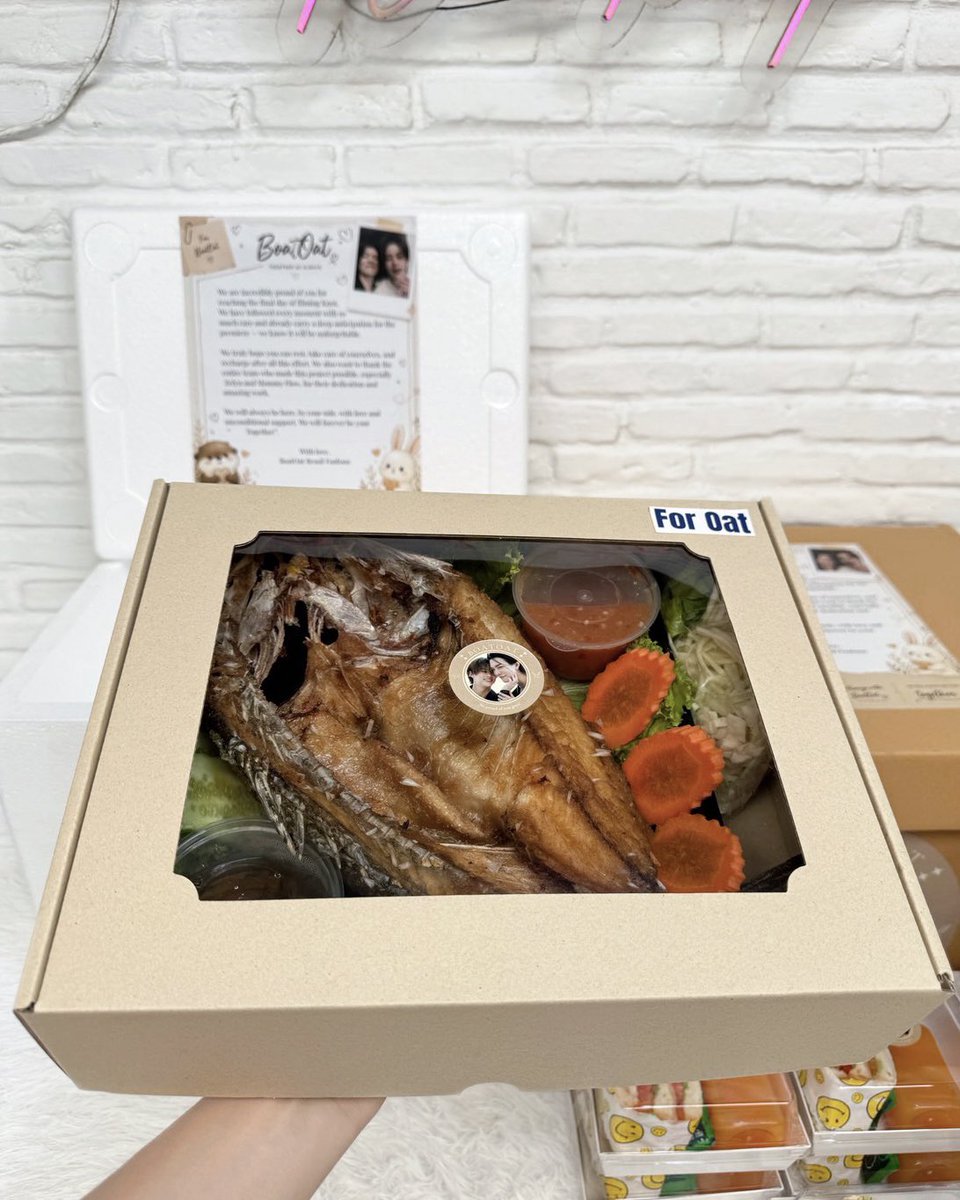 kringklong's tweet photo. 𝙁𝙤𝙤𝙙 𝙎𝙪𝙥𝙥𝙤𝙧𝙩 &amp; 𝙎𝙣𝙖𝙘𝙠 𝘽𝙤𝙭 🍱🍪✨

Special thanks K.Boat &amp; K.Oat fans club 
for order na ka 😊

꒰ #KNOTtheseries | #BoatOat  ꒱

☎️ Tel. 095-1244644
📱 Line. @Kringklong64
#foodsupport #kringklongfoodbox
#foodsupportศิลปิน https://t.co/tYo591EHc6