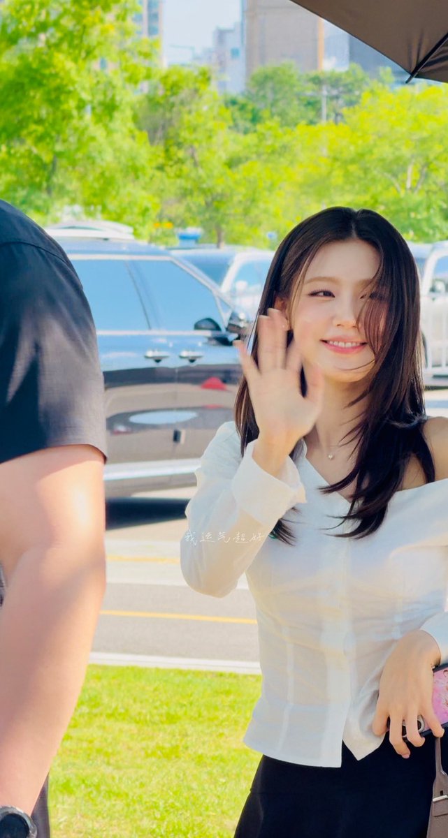 cincina03's tweet photo. 기후행사 출근길
여름여신 조미연 🥰💜 https://t.co/YEzI8FF7Hc