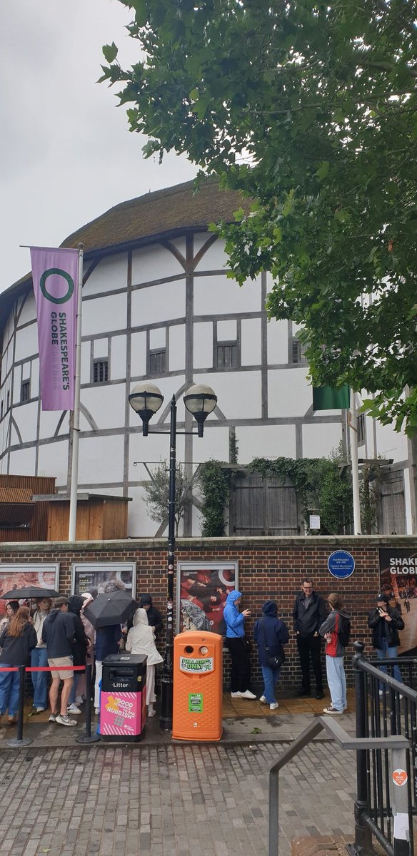 NeilBurgum's tweet photo. Best value theatre experience you can get- a ' groundling ' @The_Globe . Great performance of A Midsummer Night's Dream . Fantastic entertainment with lots of laughs and only £5 😀 https://t.co/quNWdVfNhG