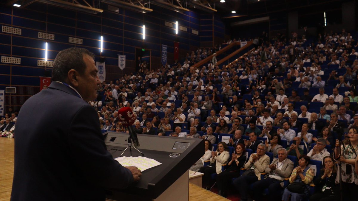 TMMOB1954's tweet photo. TMMOB 49. Olağan Genel Kurulu Kocatepe Kültür Merkezi'nde TMMOB Yönetim Kurulu Başkanı Emin Koramaz'ın konuşmasıyla devam ediyor. Koramaz, konuşmasına 13. yıl önce, Gezi Direnişinde yitirdiklerimizi anarak başladı. https://t.co/JhemVDy9Kq
