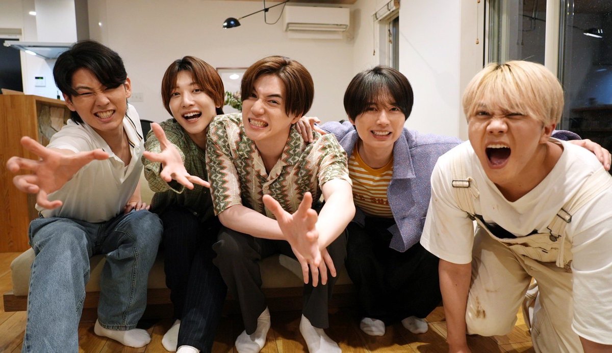 tx_ktl's tweet photo. KEY TO LIT 初の地上波特番📣
━━━━━━━━━━━
　#キテレツキテル⁉️が
   テレ東にて放送決定🪭
━━━━━━━━━━━

初回は6月13日(土)深夜1:25から📺♩

世の人々にもっと知ってもらうべく、
メンバーの素顔を暴く2択ゲームに挑戦！

🔽Instagram
https://t.co/MaVZzCzZ4i

#KEYTOLIT https://t.co/vpyrms3Znj