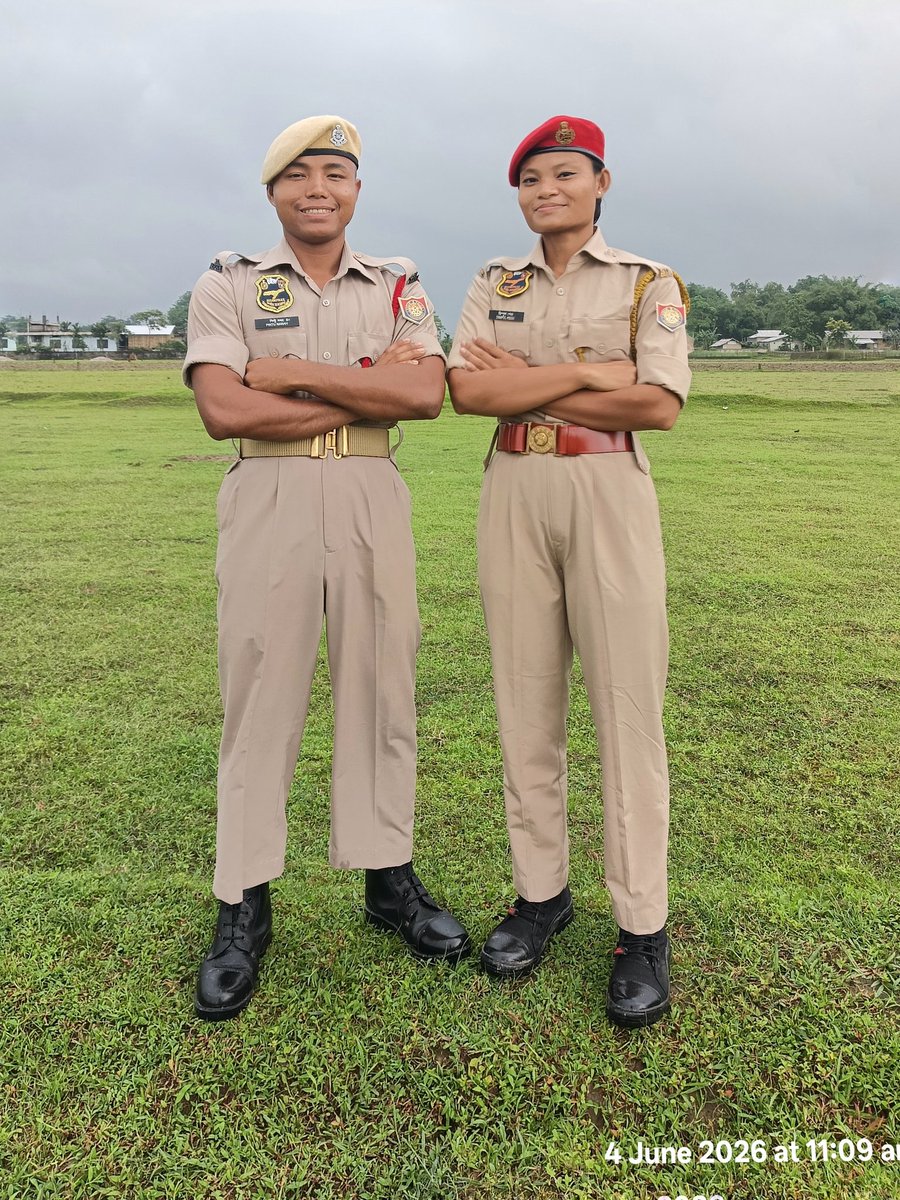 NarahPintu's tweet photo. Incredible love ❤️

#love #uniform #assampolice https://t.co/HjEG1t5qmQ