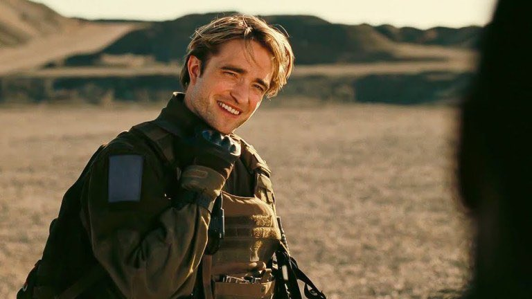 dailypop__'s tweet photo. Robert Pattinson révèle qu’il ne comprenait pas complètement l'intrigue de ‘TENET’ :

« Durant la dernière semaine de tournage, je me souviens avoir dit à John David : “Je crois que mon personnage est mort. Je crois qu’il a toujours été mort.” Et il m’a répondu : “Mais non, tu n’es pas du tout mort. De quoi tu parles ?” »