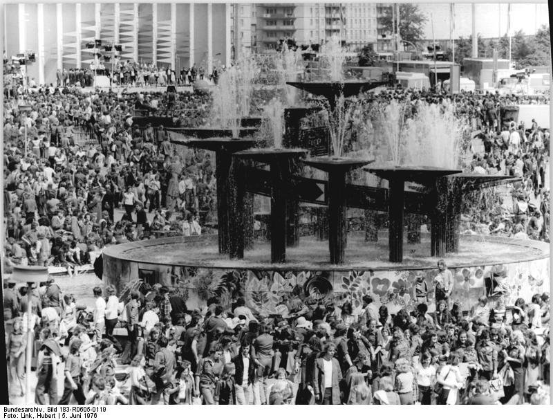 GermanAtPompey's tweet photo. 5 June 1976: Alexanderplatz in East Berlin during the Fest der Jugend (via Bundesarchiv) https://t.co/hJDQhWG0TC