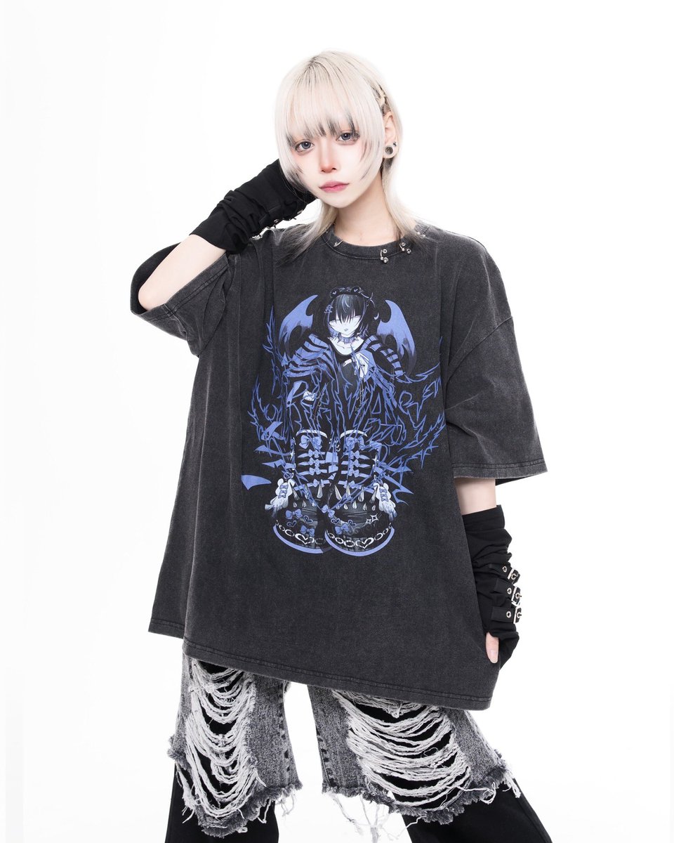 bbopdrop's tweet photo. 【TRAVAS TOKYO】 
6月6日(土)発売
NEW ARRIVAL

ピアス付きイラスト加工TEE

ピグメント加工のTシャツにイラストプリントが印象的!!
ツアーT風のバックプリントにも注目です💙 https://t.co/ewVTLvizHL