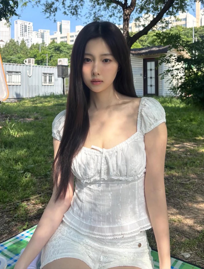 hyemsta's tweet photo. GIRLFRIEND KANG HYEWON https://t.co/r83zoY6bAT