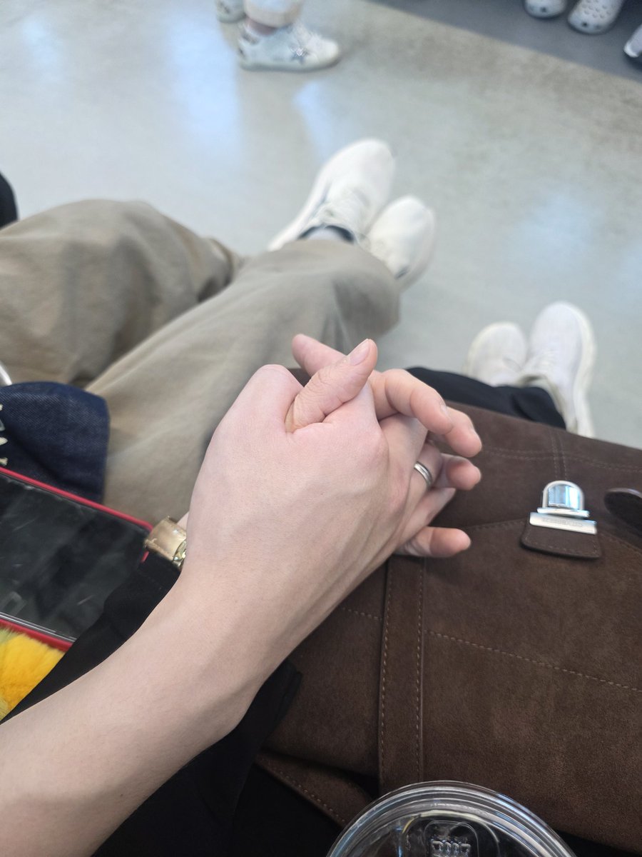 khma_90's tweet photo. "사랑해"

👆🏻 I asked my husband to write a caption and this is what he chose 🙊 .. https://t.co/6wdole9082