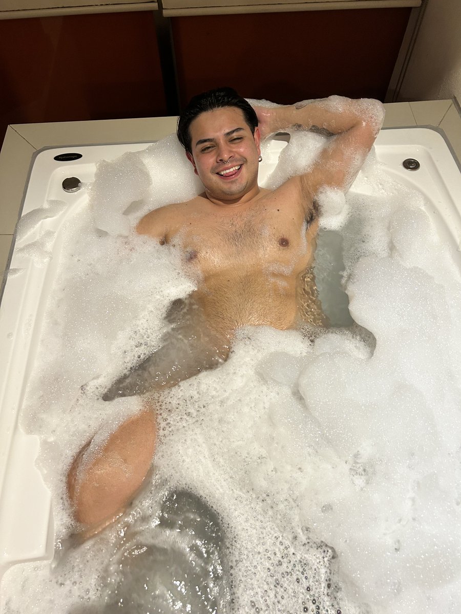 Jaz_EAR's tweet photo. ¿Te bañas conmigo? 🤭 https://t.co/x0QGYJ8yn0