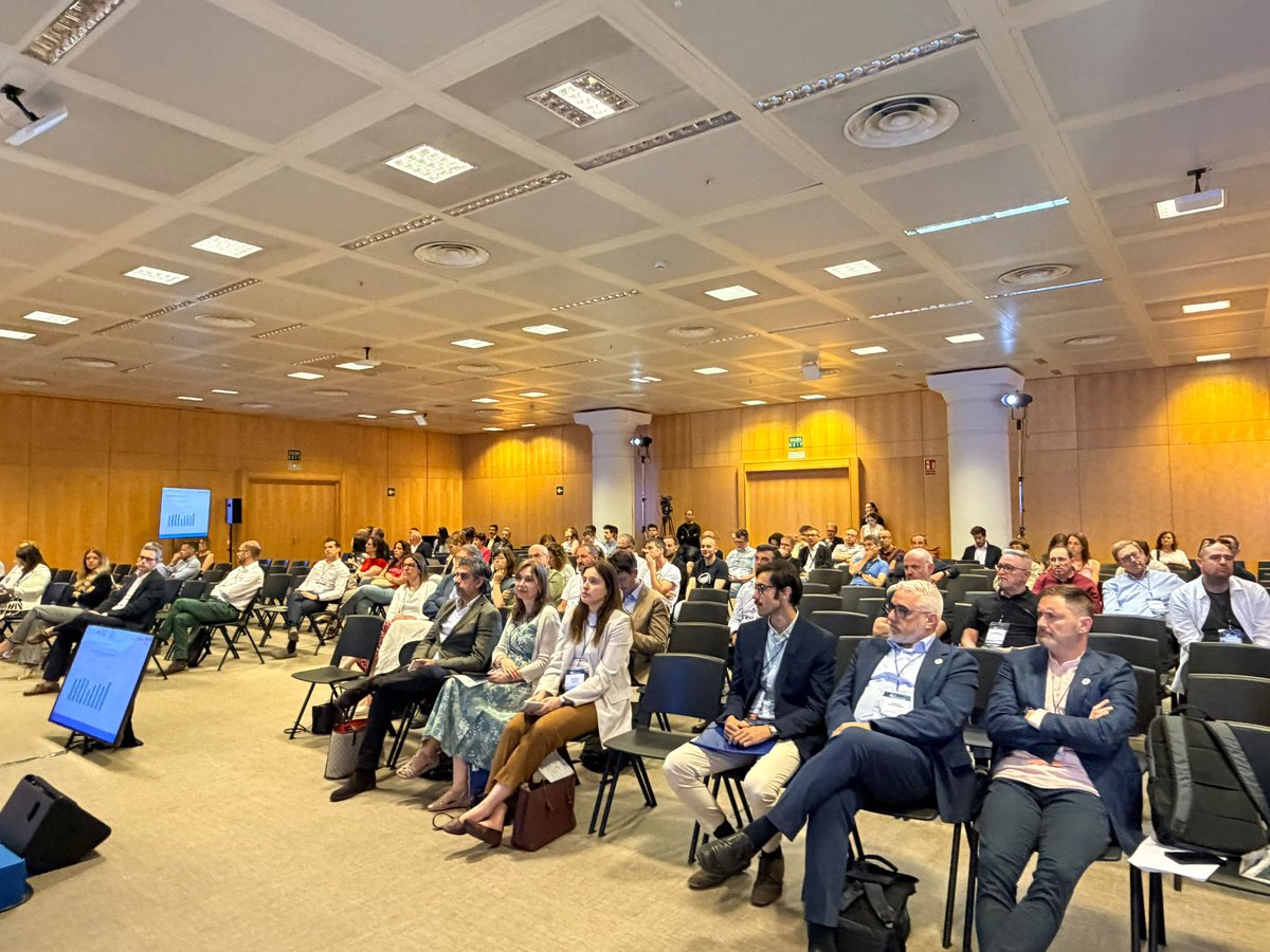 DAQUASagua's tweet photo. Queremos destacar la ponencia "Menos es más: Control de ácidos haloacéticos para un agua de calidad", de la mano de @Veolia_ES y @bbup_cabb, en la que se han abordado estrategias innovadoras para garantizar la calidad del agua y optimizar los procesos de tratamientos. https://t.co/7FnUjdzOqQ