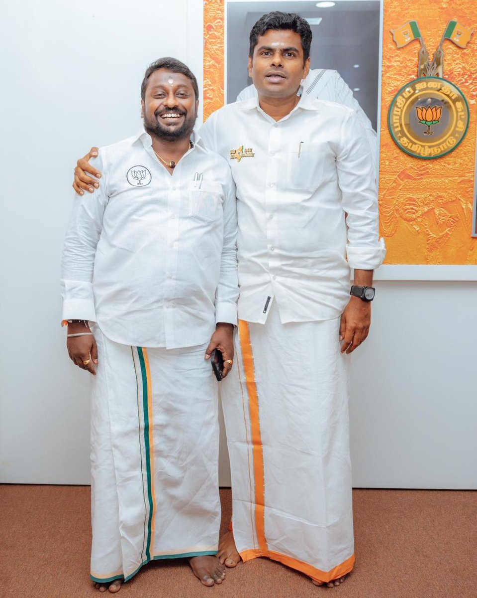SuryahSG's tweet photo. புதிய இயக்கம் தொடங்கியுள்ள பாசமிகு அண்ணன் திரு.@annamalai_k அவர்களுக்கு எனது நெஞ்சார்ந்த நல்வாழ்த்துக்கள்!

தமிழகத்தில் மாபெரும் அரசியல் எழுச்சியை உருவாக்கிய உங்களின் அயராத உழைப்பு அளப்பரியது. அரசியலைத் தாண்டி என் உடன்பிறவா சகோதரராக உங்கள் மீதான அன்பும், மரியாதையும் எக்காலத்திலும் மாறாதது. 

அரசியல் களத்தில் காட்சிகள் மாறினாலும் சரி, எத்தனை மாற்றங்கள் நிகழ்ந்தாலும் சரி, தேசமே பிரதானம் என்று நான் பயணிக்கத் தொடங்கிய பாதையில் எவ்வித சமரசமும் இல்லை. என்னை வளர்த்து ஆளாக்கிய தாய் இயக்கமான #RSS சித்தாந்தங்களையும், எனது அரசியல் அஸ்திவாரமாக விளங்கும் பாரதிய ஜனதா கட்சியின் கொள்கைகளையும் நெஞ்சில் ஏந்தி, எனது மக்கள் பணி என்றென்றும் உறுதியாகத் தொடரும்.

#Annamalai