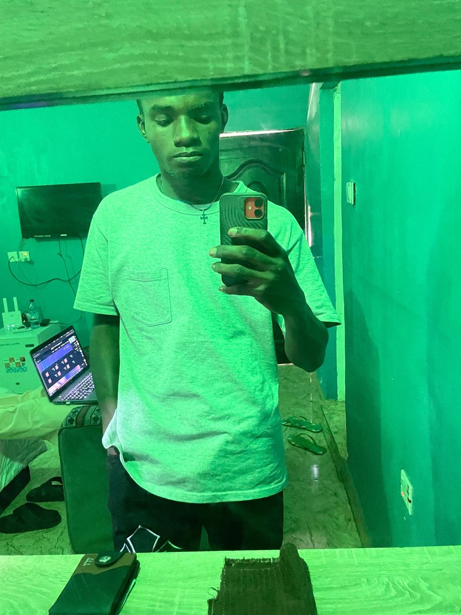 design_ovy1's tweet photo. Morning world…. If you don’t know what I do, here’s a list to remind you..

✅ Brand Design 
✅ Web Design 
✅ Event Design 

Thank you… nice to meet you too.. https://t.co/KPNR2boEeS