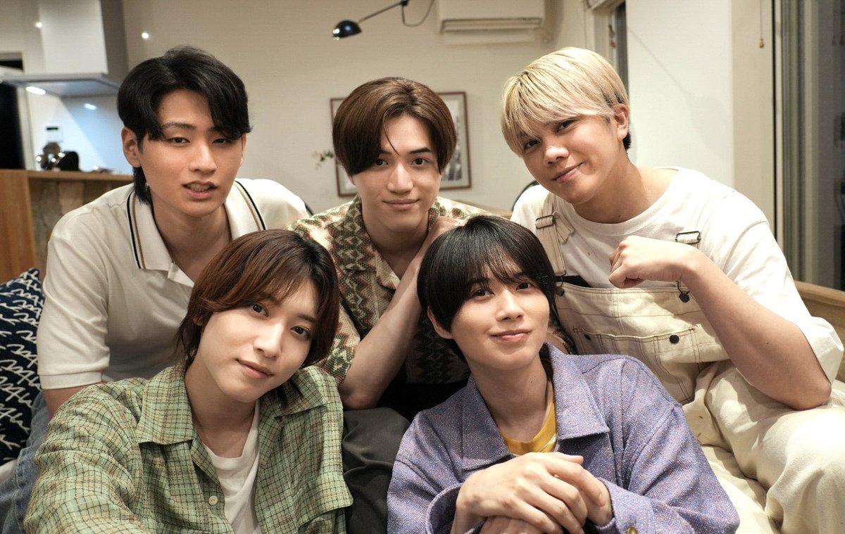 jr_official_X's tweet photo. 【 NEWS📢】

KEY TO LIT初の地上波特番📺✨
『 #キテレツキテル！？ 』がテレ東にて放送決定🎊

メンバーの素顔を暴く2択ゲームに挑戦✊🏻💫

初回は6月13日(土)深夜01:25から放送です🪭🌟

ぜひお楽しみに🤍❤️🩷💚💙

#KEYTOLIT
#岩﨑大昇 #井上瑞稀 #中村嶺亜 #猪狩蒼弥 #佐々木大光 https://t.co/60lNGbg9HA