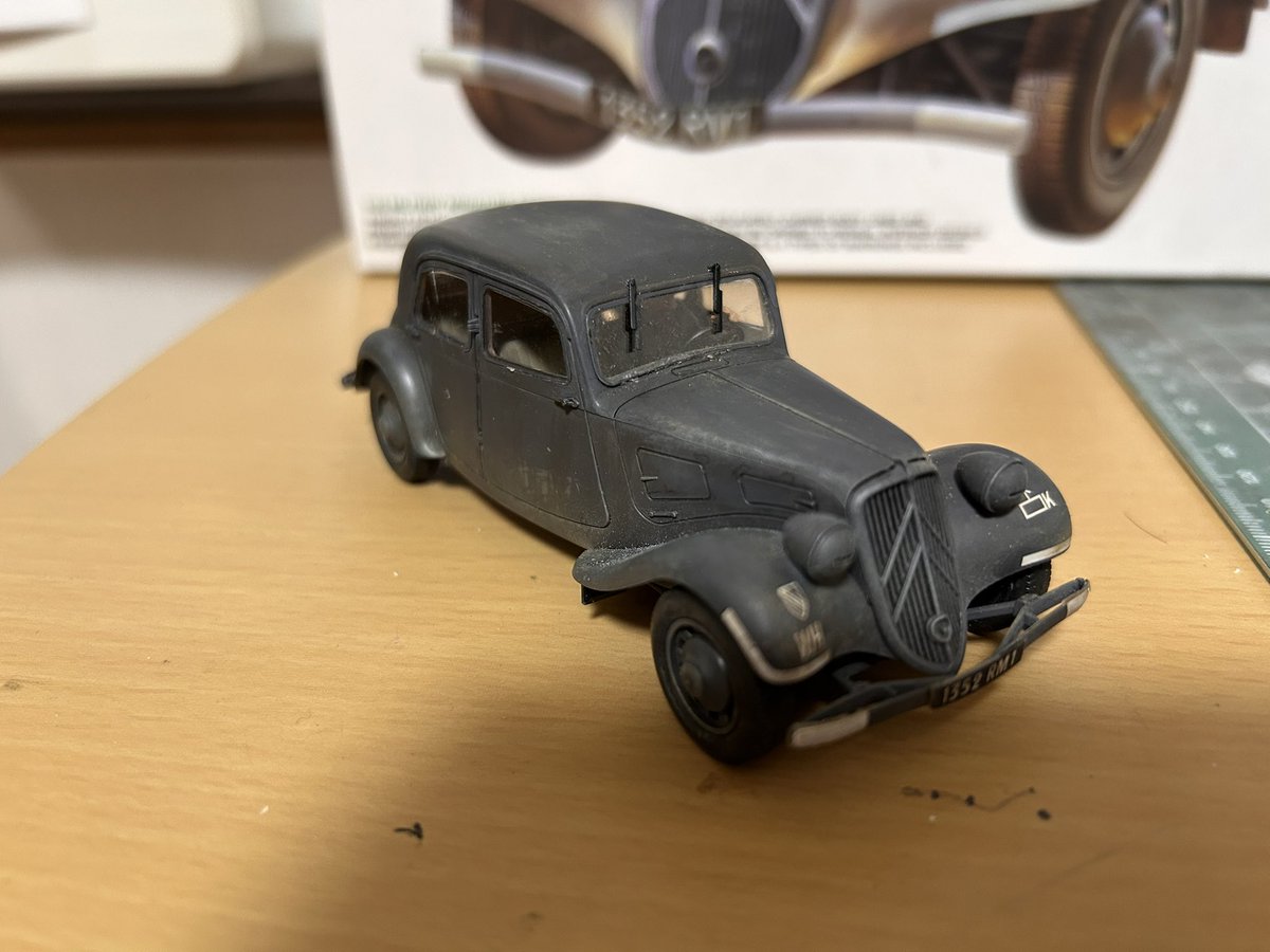 dc_rre's tweet photo. 実はタミヤさんの1/35
シトロエン11CVスタッフカー
を製作してました。今回も
又筆塗り仕上げですが
軍用車両とは言え流石の
シトロエン何故かお洒落な
感じが良いですねぇ😃 https://t.co/NT2drtLpjQ