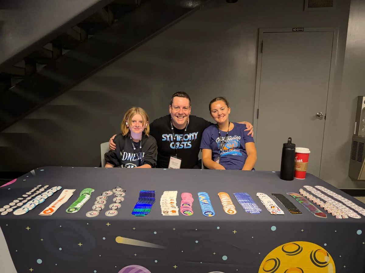 zenstruck's tweet photo. Thanks, #SymfonyDay Montreal!

We had a great time at the @SymfonyCasts booth meeting members of the community and talking #Symfony.

Also pictured: future #Symfony developers?! Maybe someday they'll finally get my 10-year-old Doctrine ORM PR merged. 🙃🤪🤞 https://t.co/9vjfMsKPka