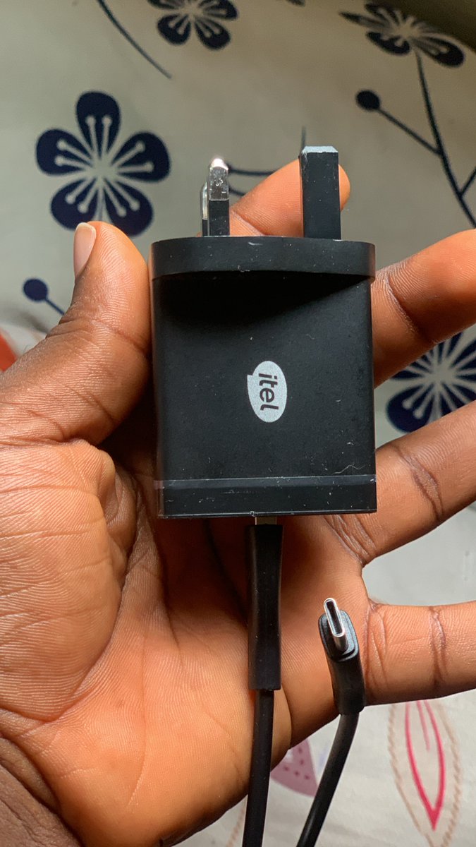 Preshgibson's tweet photo. Best financial decision i made this month.

Itel powerpulse 27000mah
It also came with a free 18w charging brick  for just N27k🤝 https://t.co/CZktVi2gmA