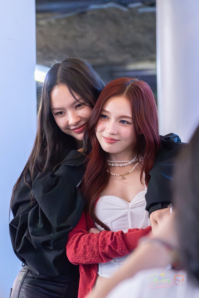 panlyvverse's tweet photo. forget about everything else, what i want is a series where sunshine loving vampire milk falls in love with a bratty bossy human love https://t.co/sWrTfrOsEr