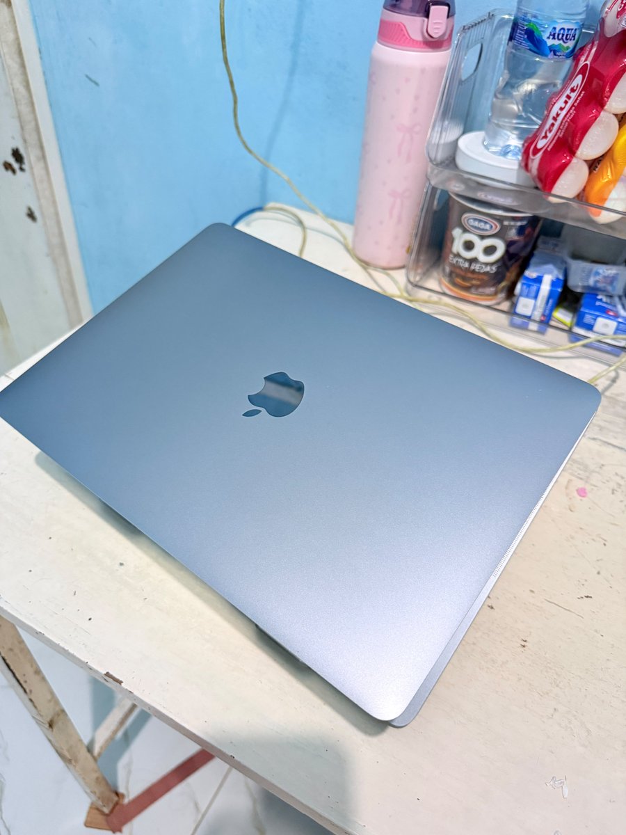 ghzgl's tweet photo. For sale!!!

MacBook Pro M1 2020 iBox
RAM 8GB SSD 256GB
Full original, belum pernah service
fungsi normal 100%
Battery Health 82%, Cycle Count 653
Touch Bar, speaker, keyboard, kamera normal semua

Minus fisik: karet layar getas, karet kaki bawah getas #zonauangㅤ https://t.co/KklzUnNrJP