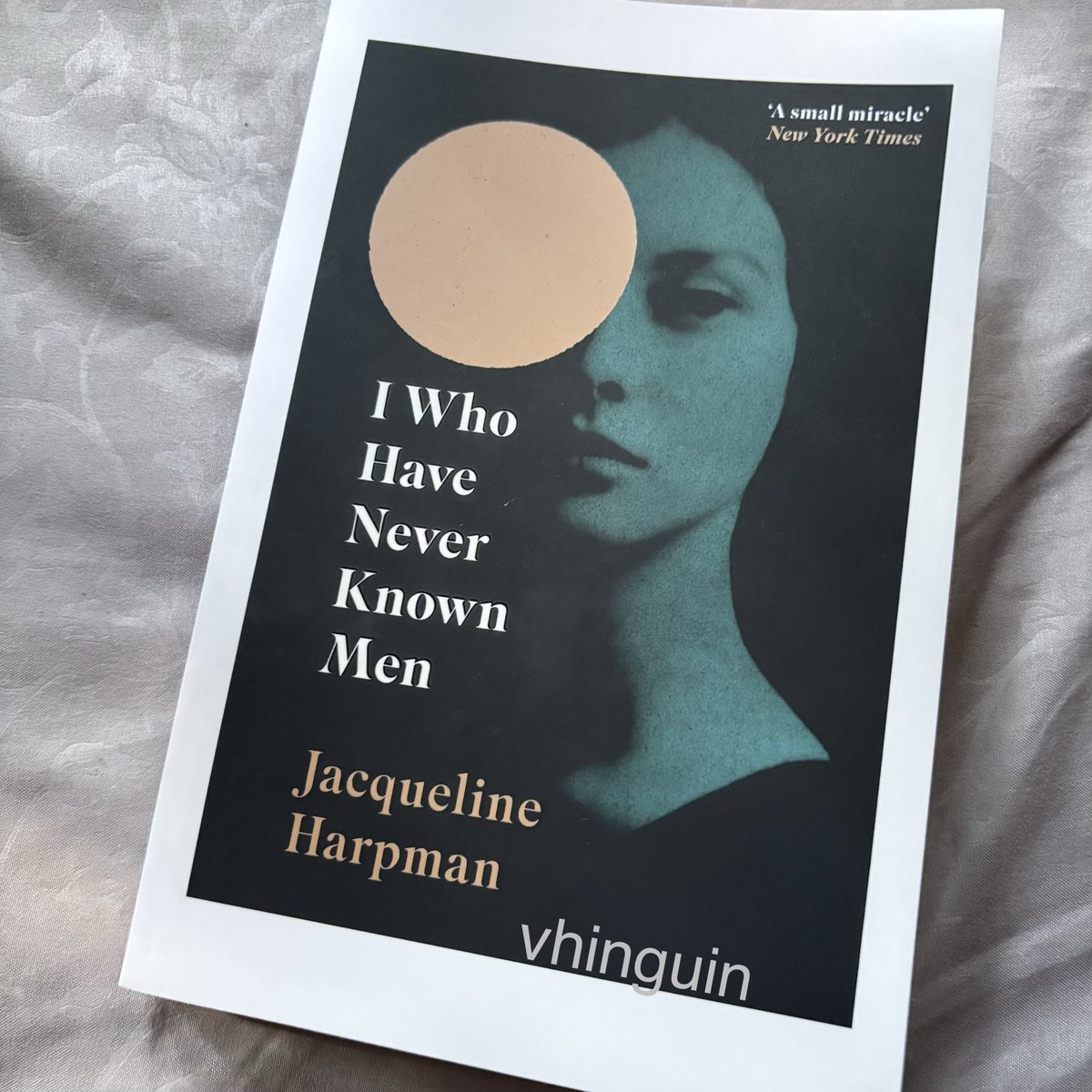 vhinguin's tweet photo. wts want to sell preloved english novel

i who have never known men 180k
the kamogawa food detectives 150k

condi good banget cuma 1x baca like new
✅original
📍surabaya
🍊syupi splitpay https://t.co/4DAg2DkQsP