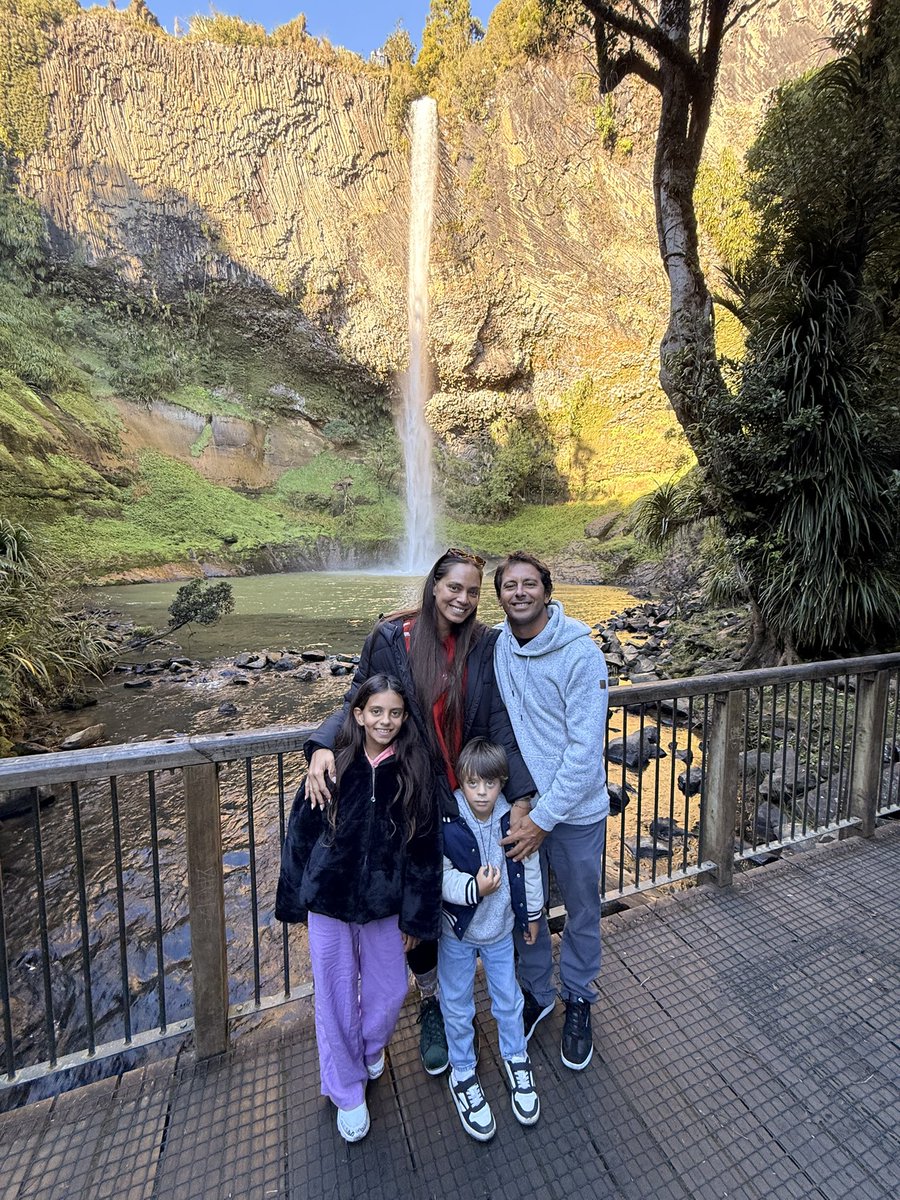floresjeremy's tweet photo. New zealand, what a place 🖤 

Quel pays magnifique #NewZealand https://t.co/WTd6prllpZ