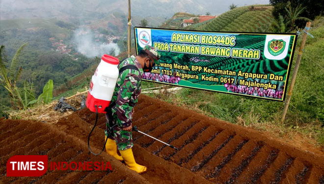Outstandjing's tweet photo. Apa sih yg TNl gak bisa? 
Terbaik memang, multitalenta

Masih inget ketika putra-putra terbaik bangsa ini menebar BIOS 44 https://t.co/2WT4mFuipz