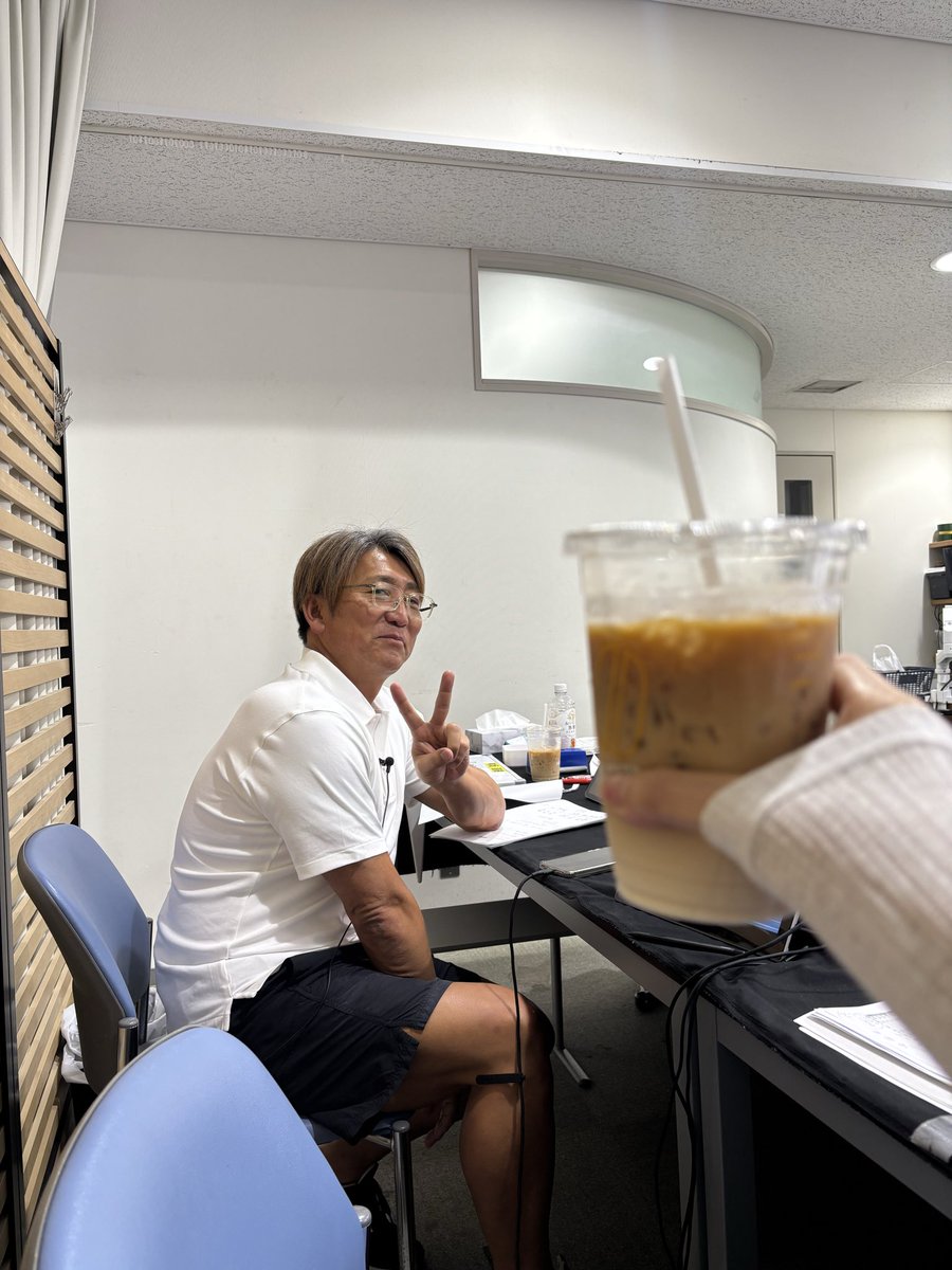 seto9nami's tweet photo. 久留米記念競輪２日間ありがとうございました🚴👏

今日は合わせ万車券が2本でした🎯

４万円以上の車券を当てた番長にカフェラテをみんなにごちそうになりました☕️

林雄一さんと番長と沢山笑いました🥹 https://t.co/fkPIvUTKww