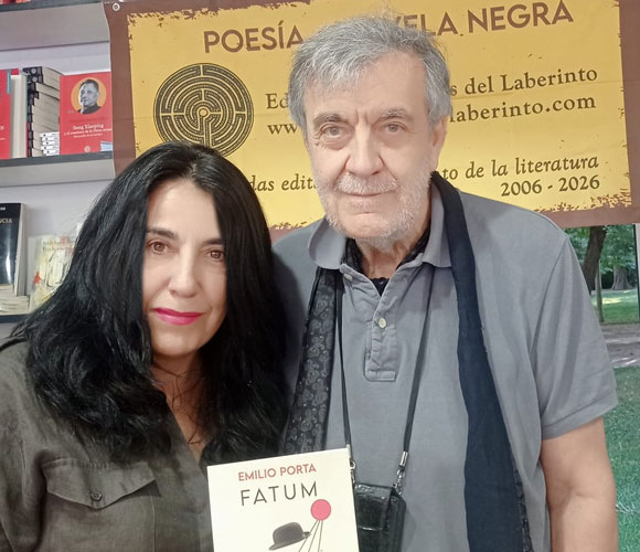 LaberintoAres's tweet photo. Tarde de buena compañía y literatura en la Feria del Libro de Madrid. 
Alicia Arés y Emilio Porta junto a "Fatum". 
Si buscáis una lectura que os atrape, la encontraréis en la caseta 112 (Cuadernos del Laberinto). https://t.co/Nye4Pz2R6F