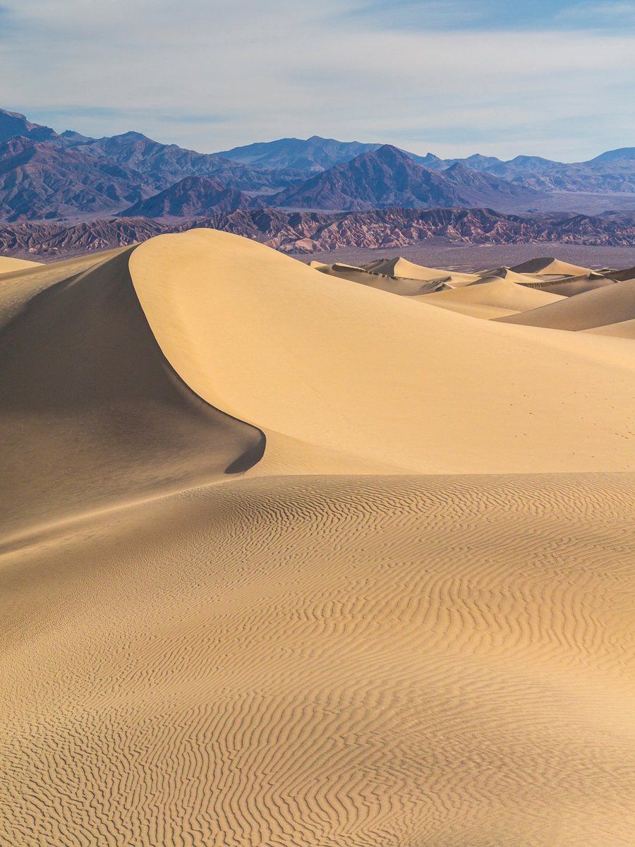 CreativeBloke's tweet photo. The interplay of light and geometry at Mesquite Flat Sand Dunes.

#thecreativebloke #exploremyworld #nature https://t.co/2nDY5vQMD1