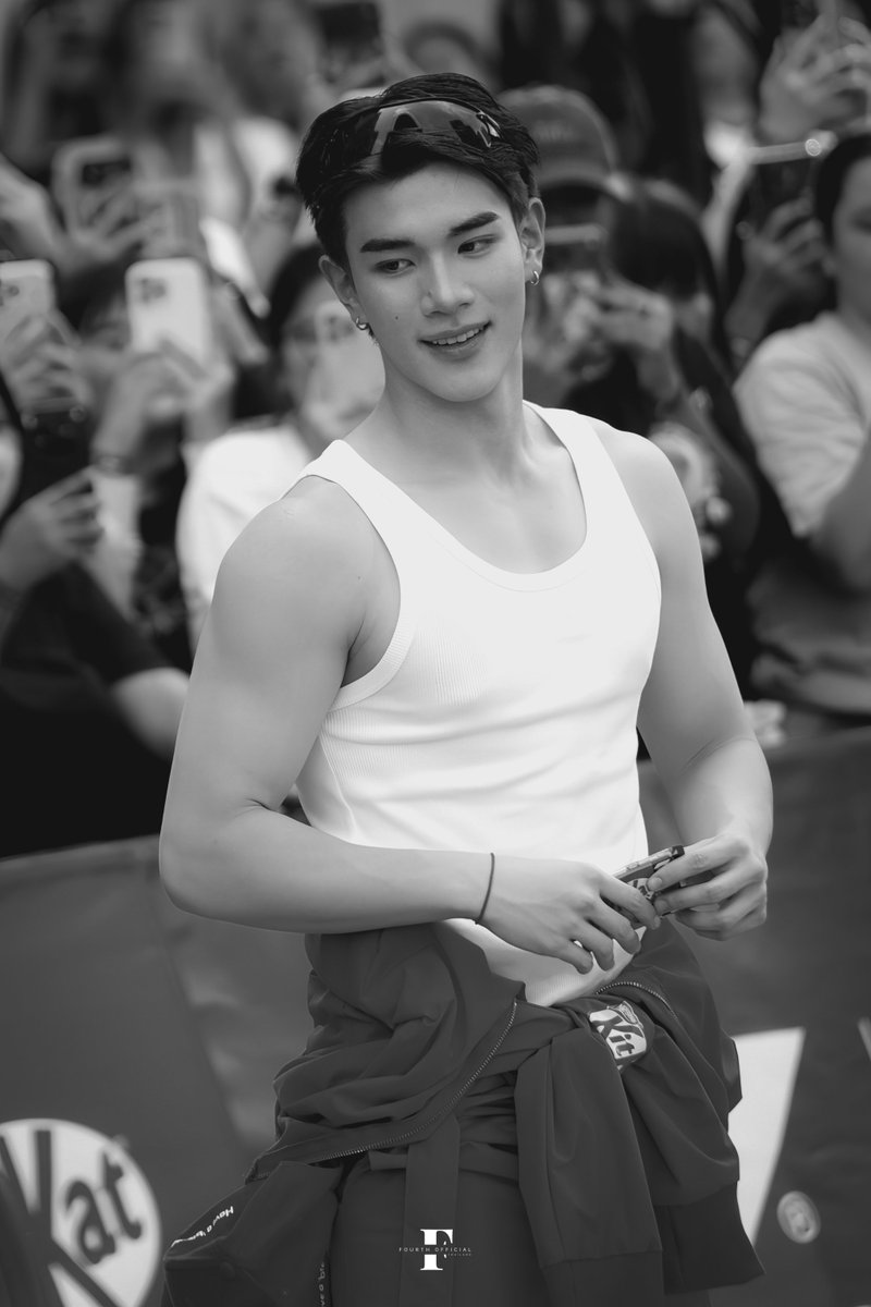 FourthOfficiall's tweet photo. พี่โฟ้ดร่างทองdiwaaaaaaaa ❤️‍🔥❤️‍🔥

FOURTH X KITKAT F1
#KitKatTHxFourth https://t.co/Z6in7eXHDk