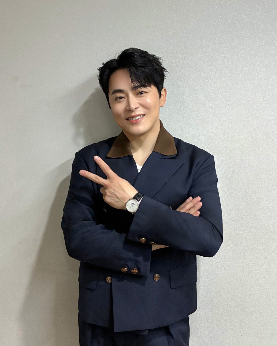 cjsdotcom's tweet photo. [jament_official 인스타그램]

[#조정석 x 더 시즌즈]
더 시즌즈에 조정석의 등장으로
더욱 뜨겁고 즐거워진 금요일 밤✨

KBS2 <더 시즌즈-성시경의 고막남친>
오늘 밤 11시에 함께해요🥰

#잼엔터테인먼트 #조정석 #chojungseok https://t.co/lOk0QMMXdl