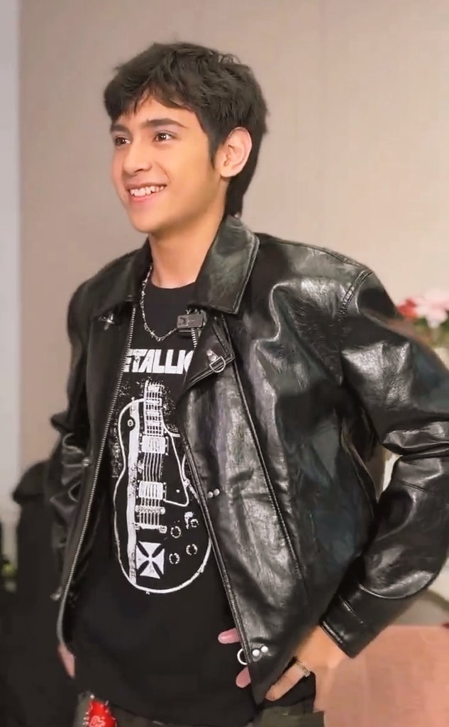 louvrelique's tweet photo. Edgy &amp; Maangas       Warm &amp; Playful
Musikero                      Mascot 
Miguel                           Miguelito

Pogi naman ni Moymoy with his new haircut! We'll be seeing Actor Heath's 2 sides this June 22!!!

HEATHs TIME TICKETSELLING
#HMJConcertOnJuly19
#YMFS https://t.co/UYHdFLeszm
