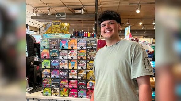 IncidentUpdate_'s tweet photo. Robert Knight was 18 years old, a Lee County High School student from Leesburg, Georgia, and on the last night of his life, he wasn't out doing teenager stuff. He was in his car, heading to help his girlfriend and her family move, a simple act of kindness that cost him everything https://t.co/bFFUplK1CY