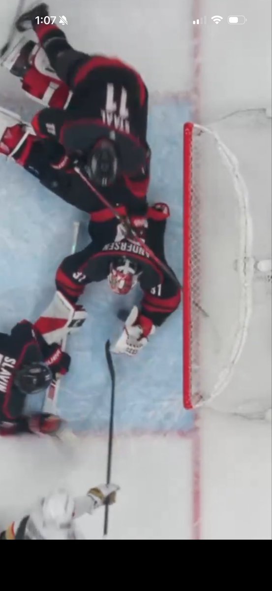 Mickeyawful's tweet photo. @nathanrbatten @DZoneLiability @DailyFaceoff Except it literally was never covered by Anderson. You can frame by frame this and the puck bounces off Anderson either wrist or lower glove back out to the middle and that’s when barbi pushes into the puck https://t.co/973Oo28R5c