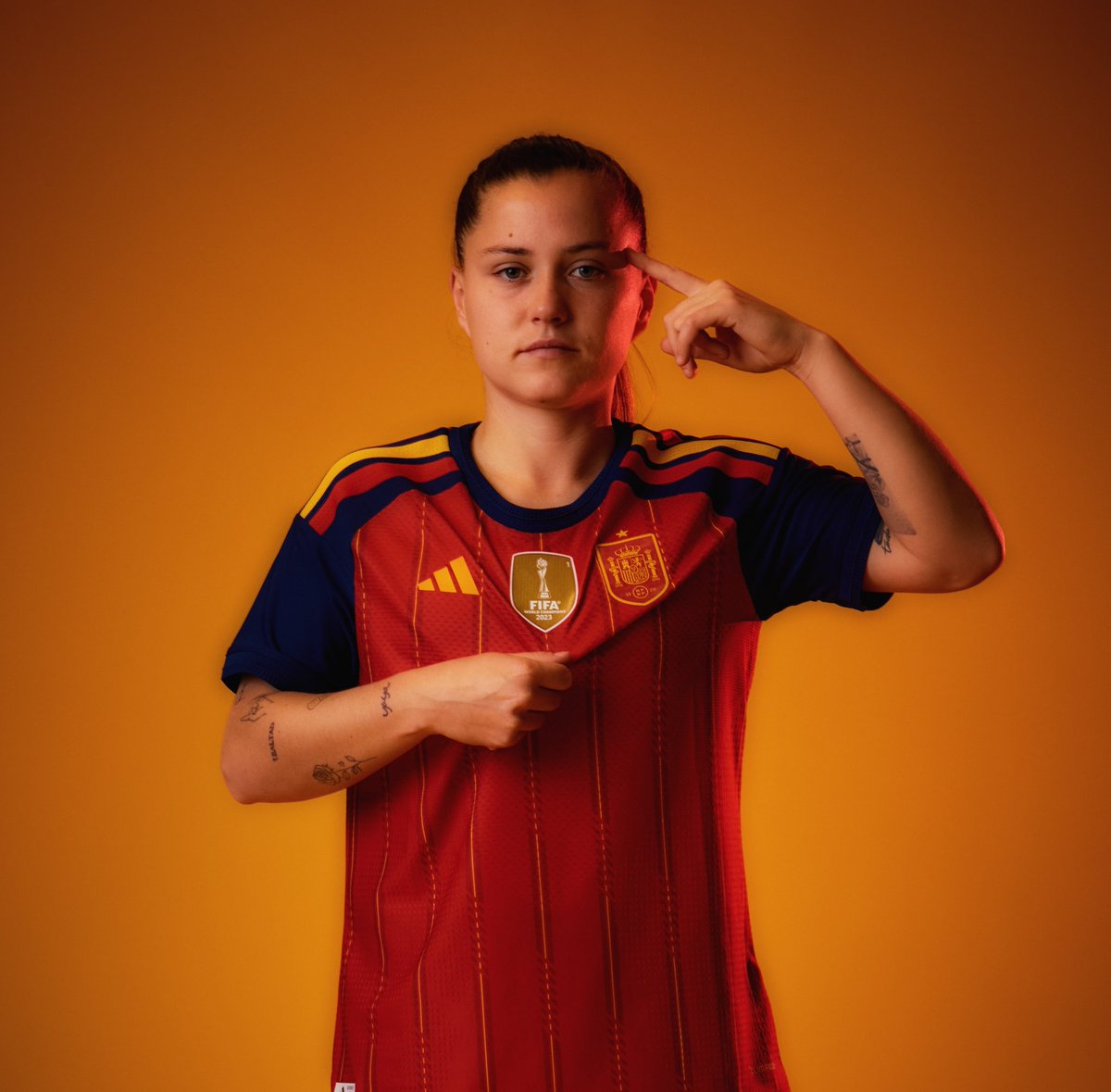 SEFutbolFem's tweet photo. 🔢 Todas tenemos un número que, de cierta manera, nos define.

Os traemos los 𝟮𝟯 𝗗𝗢𝗥𝗦𝗔𝗟𝗘𝗦 que darán identidad a las nuestras frente a 𝗜𝗻𝗴𝗹𝗮𝘁𝗲𝗿𝗿𝗮.

🔗 https://t.co/VqkyVTTvhE

#FIFAWWC | #JugarLucharYGanar https://t.co/R6P6n8IZI7
