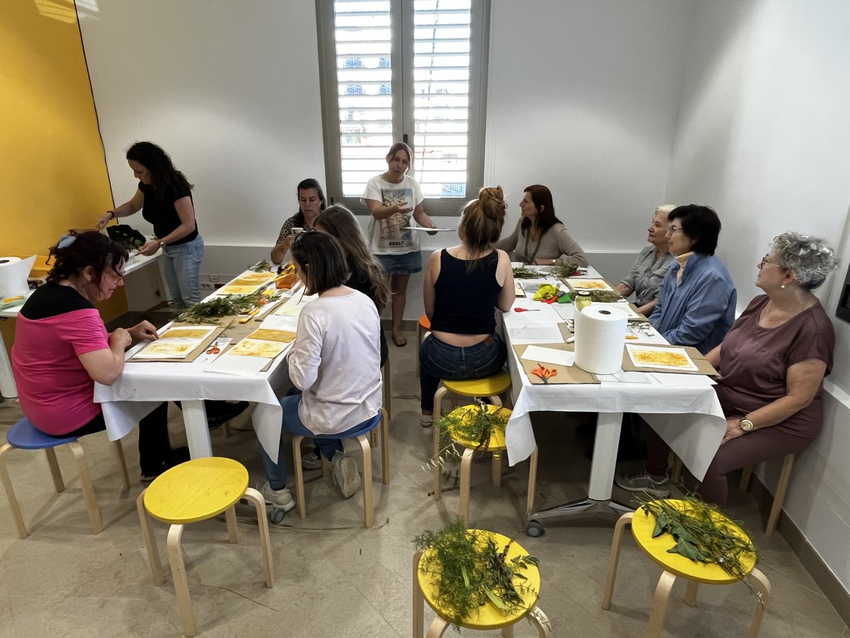 MAEFmuseu's tweet photo. 🌿🌍 Avui: #DiaInternacionaldelMediAmbient💚
📸 Taller de cianotípia i visita a la necròpolis (Puig des Molins), amb l’AAMAEF i Olivia López 👩‍🔬
🦎 Control de la Podarcis pityusensis en entorn Patrimoni de la Humanitat 🌟
#viuelmaef #necropolis_puig_des_molins https://t.co/B0U7o2JjzK