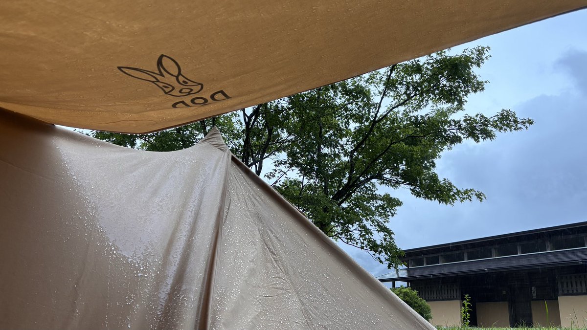 tadaima73's tweet photo. 豪雨の中で寝るという経験 https://t.co/yF2c2Wbq9i