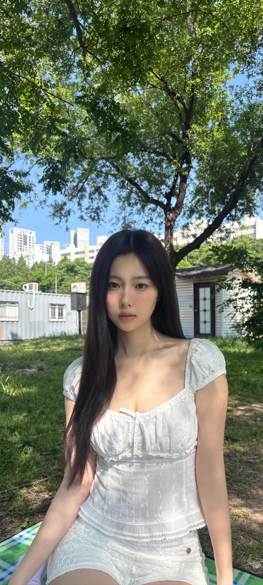 AKAone_'s tweet photo. #강혜원 #혜원 #Hyewon #배경화면 #Wallpaper #Lockscreen 
Hyewon 260604 IG Wallpaper https://t.co/W9BWn5tha2