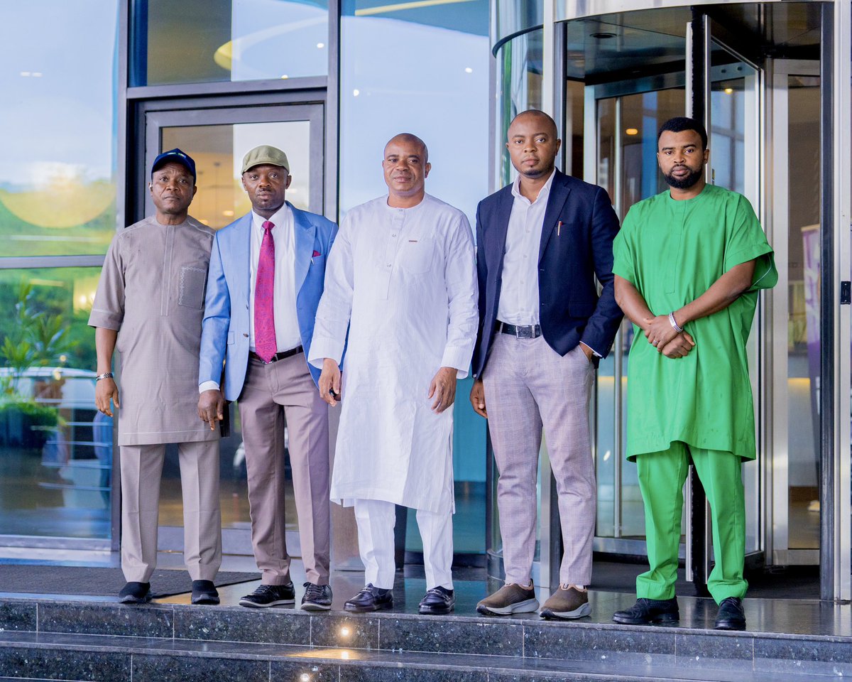 leoekene's tweet photo. Good morning from here.
It’s #FON and #APC all the way!
Let’s have a productive Friday.
#EbonyiState #FON #ThePeoplesCharterofNeeds #NdiAbakaliki #GovernorNwifuru #HumanCapitalDevelopment #Education #Health #agriculture #BERWO https://t.co/hOluyxNtmj