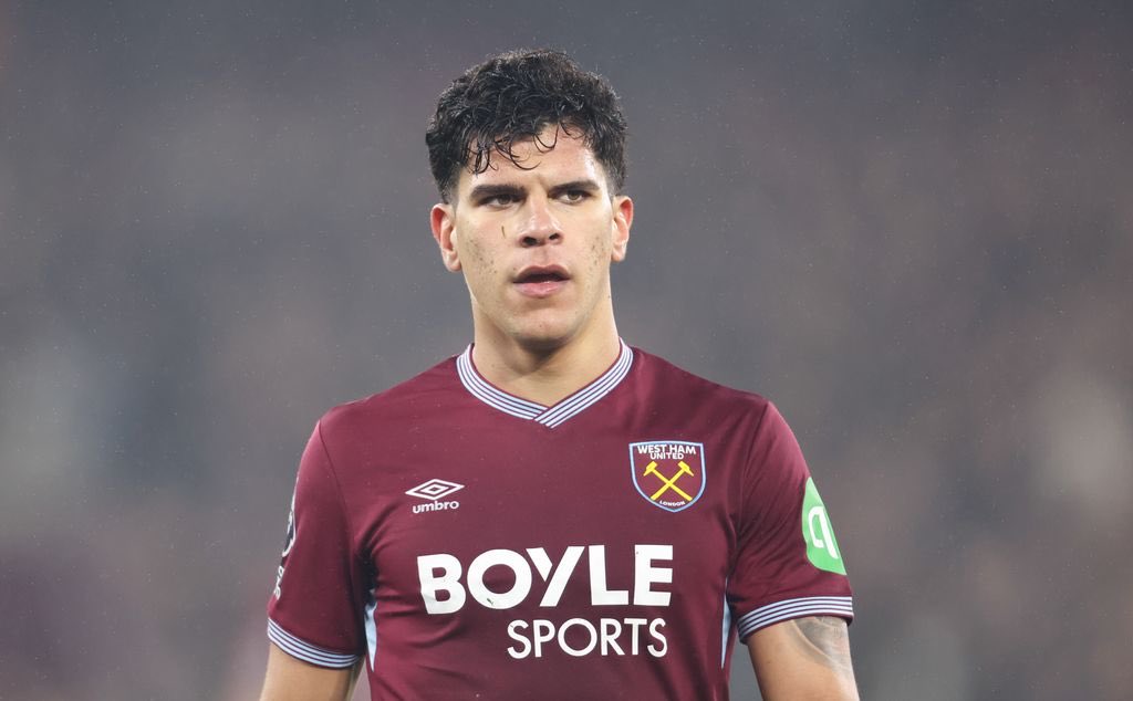 NationSound4's tweet photo. @UnitedStandMUFC @TyMarshall_MEN What happened to Brighton over Baleba’s deal needs to happen to West Ham. They’ll will learn. How I wish United could get another two decent signings like Enderson and snub this rubbish of splashing high fee on players that can certainly not perform to d expectations of d team. https://t.co/a4cUeq1HVg