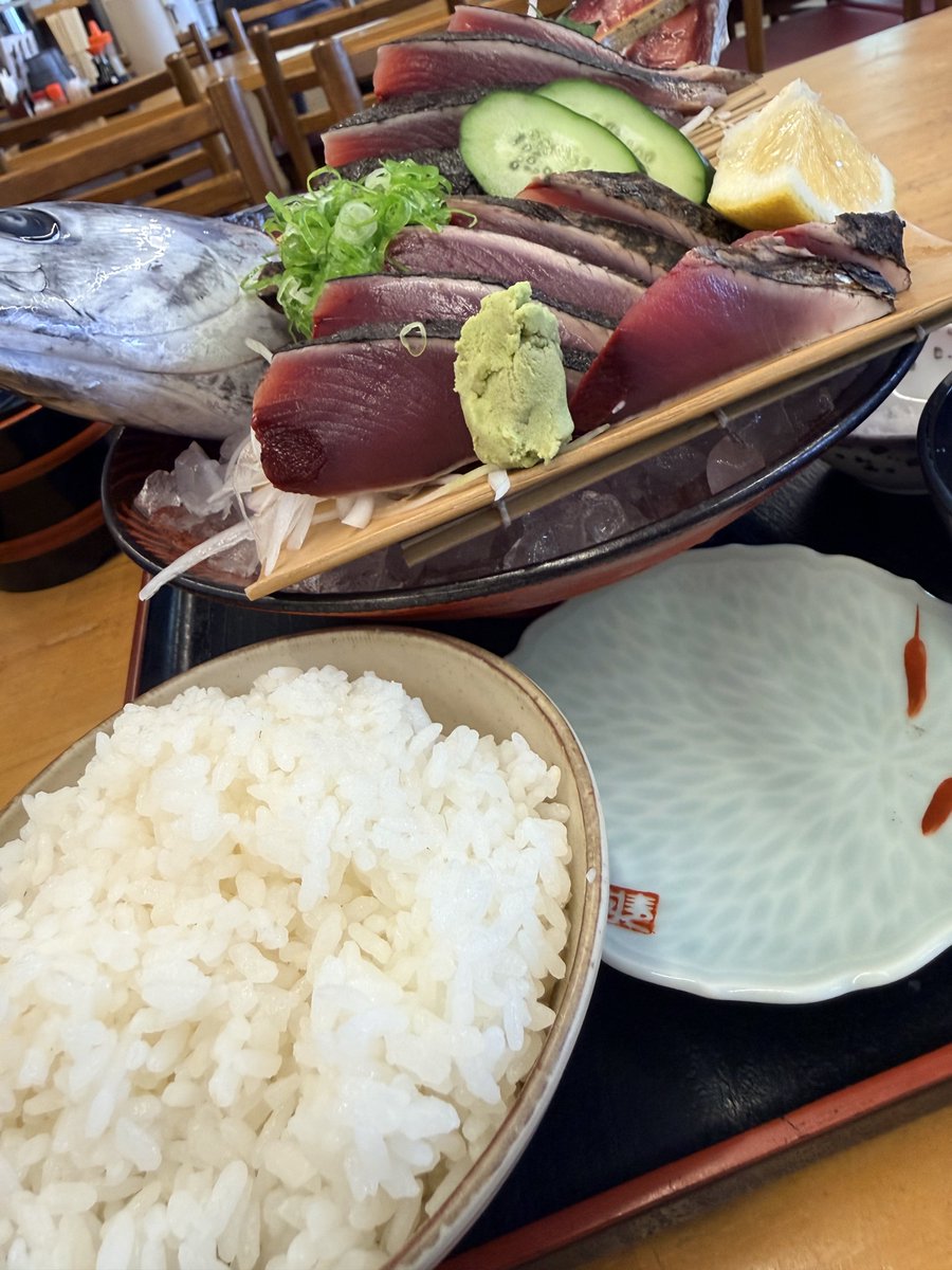 vUXNN3hwc04rZ4v's tweet photo. 鰹のたたきを食べに桂浜🚗 https://t.co/cM1SPsIOfc
